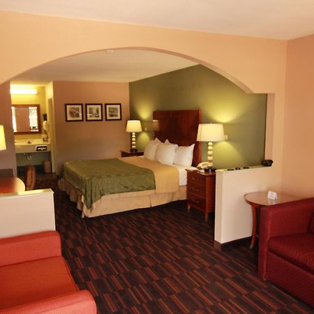 Quality Inn & Suites Near Robins Air Force Base Warner Robins Esterno foto