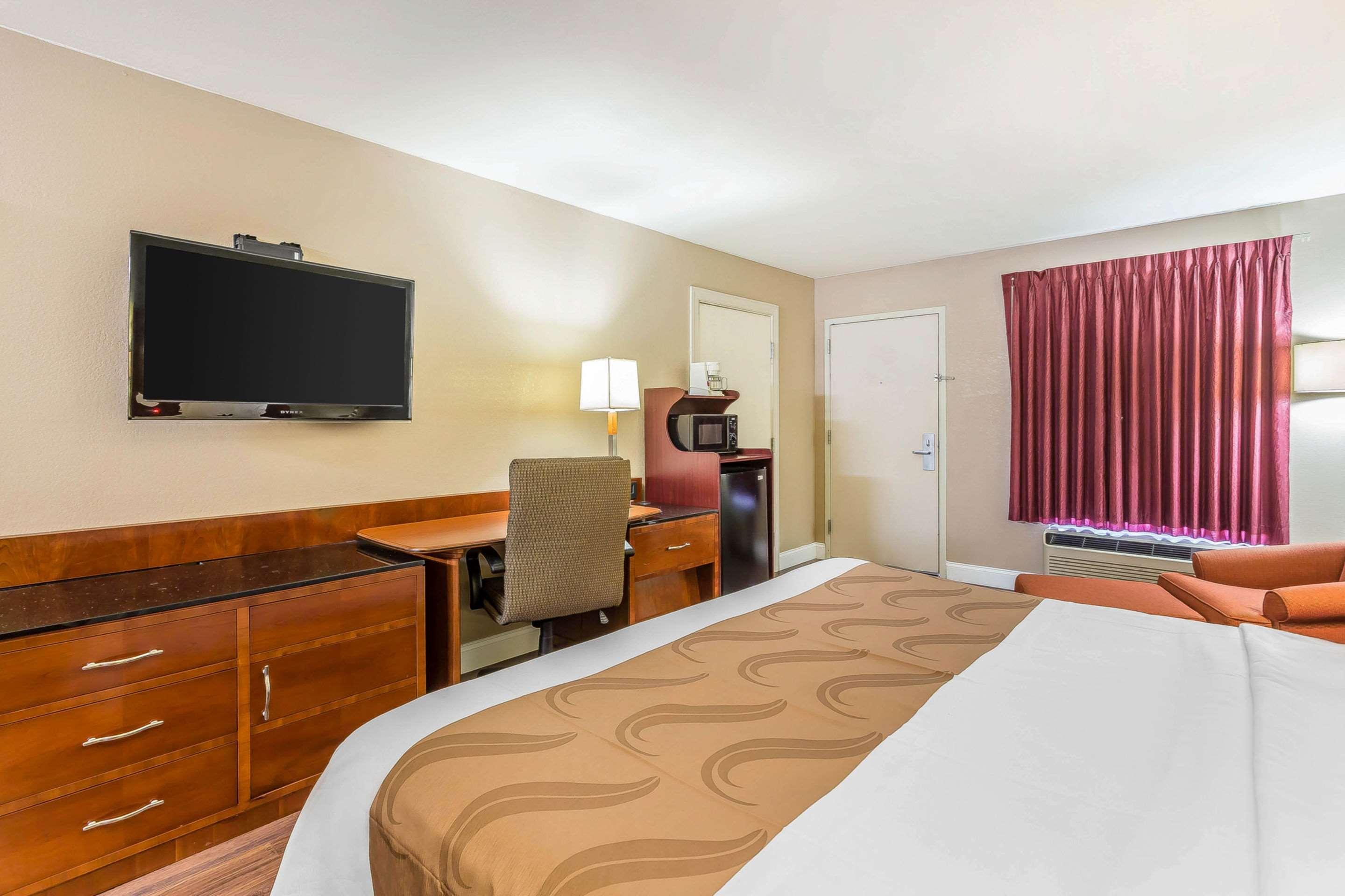 Quality Inn & Suites Near Robins Air Force Base Warner Robins Esterno foto