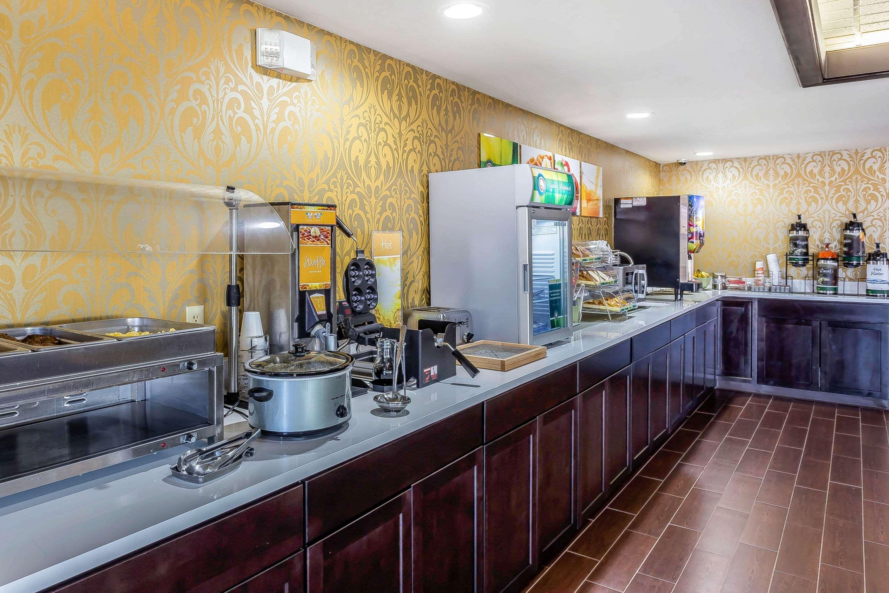 Quality Inn & Suites Near Robins Air Force Base Warner Robins Esterno foto