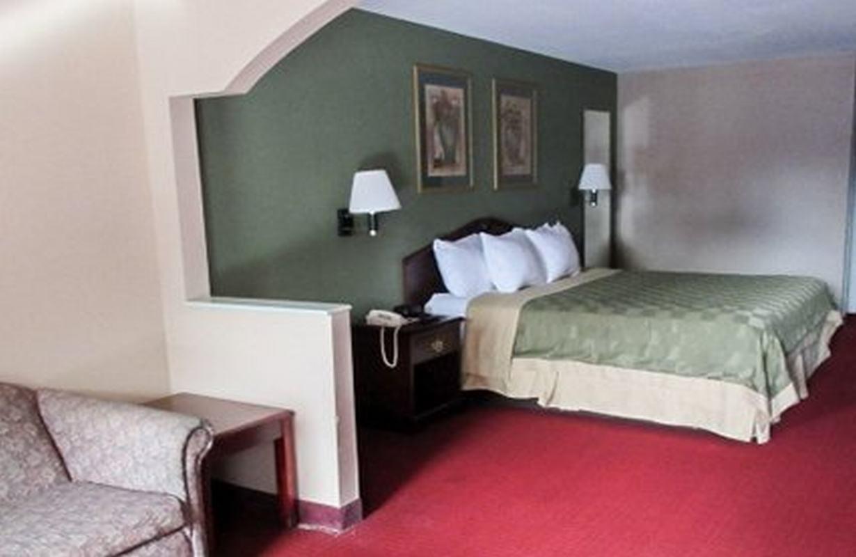 Quality Inn & Suites Near Robins Air Force Base Warner Robins Esterno foto