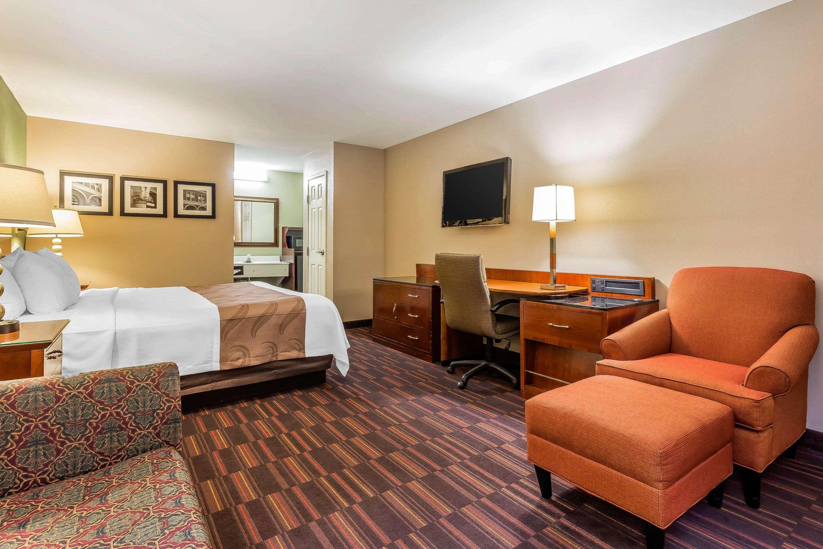 Quality Inn & Suites Near Robins Air Force Base Warner Robins Esterno foto