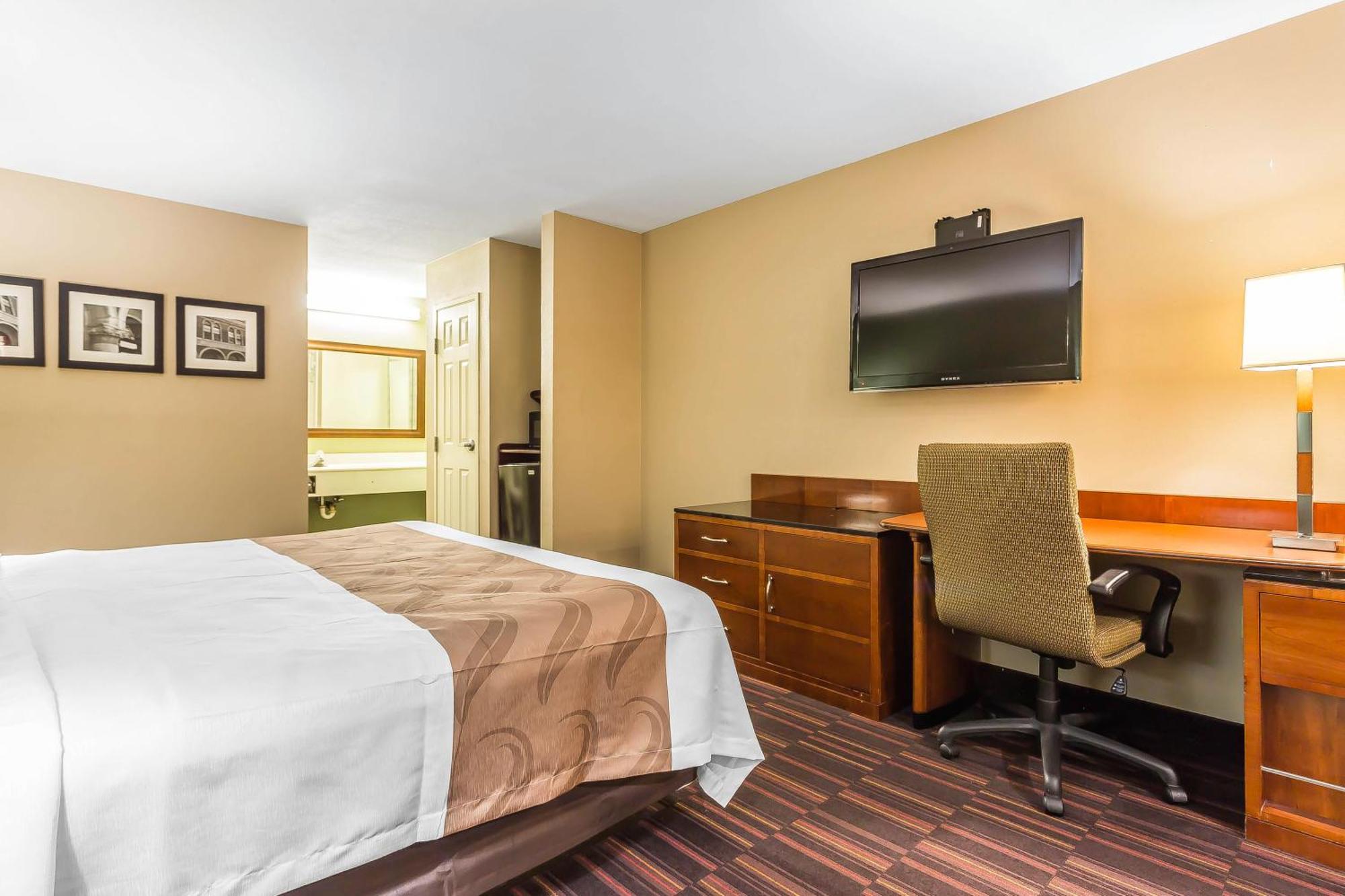 Quality Inn & Suites Near Robins Air Force Base Warner Robins Esterno foto